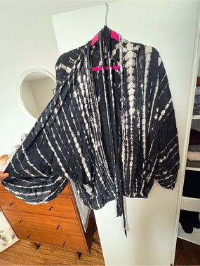Black & White Tie-Dye Open Front Robe